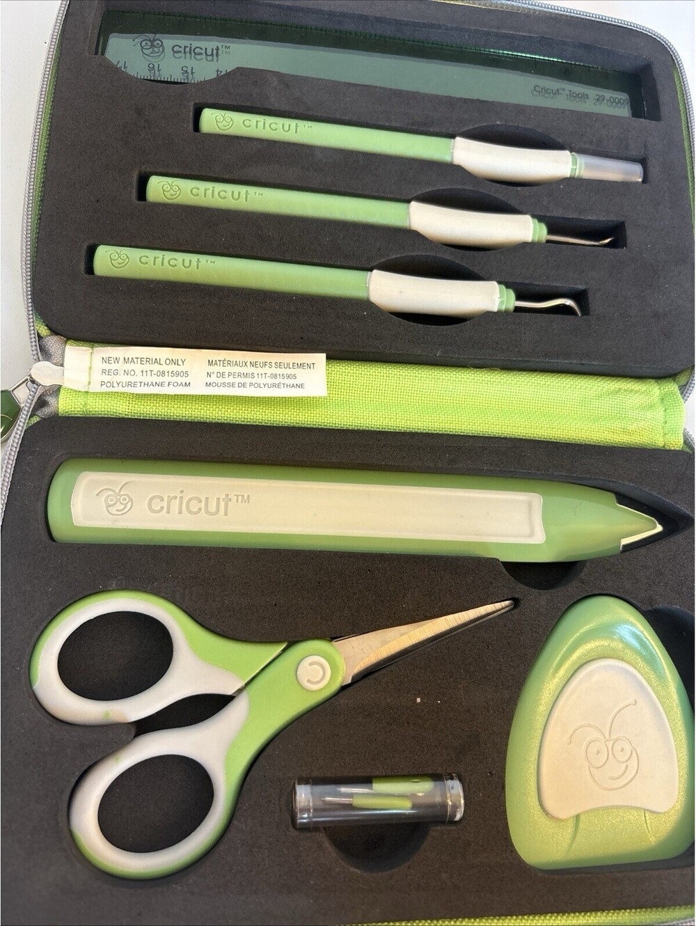CRICUT Die Cut 7 Piece Crafting Tool Kit in Storage Carrying Case - Picture 3 of 6
